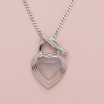 Cadena de plata con dije de corazón