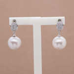 Aretes largos de plata con perla fina