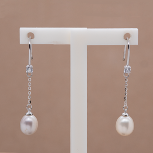 Aretes largos con cadena y perla oval