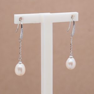 Aretes largos con cadena y perla oval