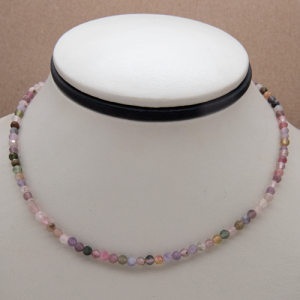 Collar corto de turmalina