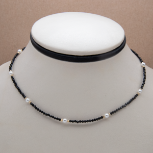 Choker de black spinel y madre perla