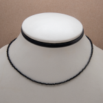 Collar corto de black spinel