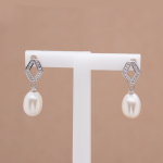 Aretes largos de plata con perla fina