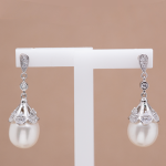 Aretes largos de plata con perla fina