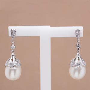 Aretes largos de plata con perla fina