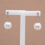 Aretes largos de plata con perla fina