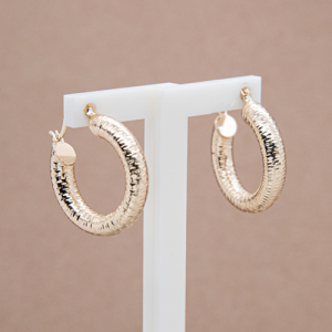 Arracadas medianas diseño facetado