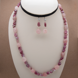Collar mediano con turmalina y cuarzo rosa