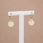 Arracada con piedra calcita