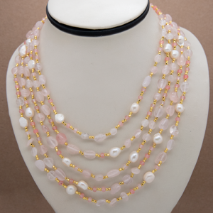 Collar corto de 5 hilos con perla y cuarzo rosa