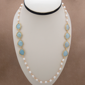 Collar largo con jade y perlas