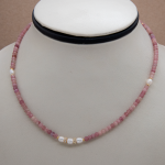 Collar corto de perla y turmalina rosa