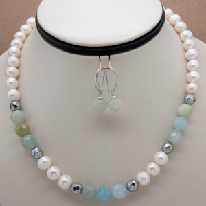 Juego de aretes y collar corto con perla, aquamarina y hematita