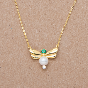 Collar con dije de libélula con perla