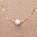 Collar corto con perla barroca