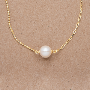 Collar con dije de perla cadena puntos y eslabón