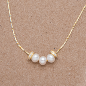 Collar con dije de 3 perlas y donitas