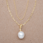 Collar doble con cadena punteada y eslabones con dije de perla drop