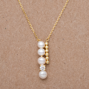 Collar con dije de 3 perlas y circón