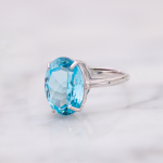 Anillo de plata con piedra semi-preciosa topacio