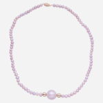 Collar corto de perla cultivada rosa con beads de oro laminado y dije de perla Edison