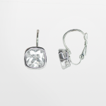 Arete de cristal y rodio con diseño de cuadro