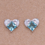 Aretes cortos de cristal azul y transparente diseño de corazón