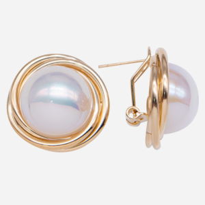 Aretes de chapa de oro de 18k con madre perla y bisel entrelazado