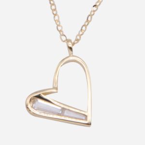 Juego de cadena con dije de vermail diseño de corazón con baguettes de cristal