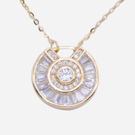 Juego de cadena con dije de vermail, diseño de circulo con baguettes de circones