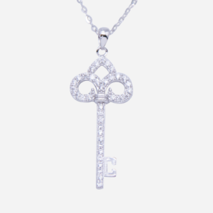 Juego de cadena de plata  diseño de llave con circones