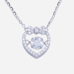 Juego de cadena con dije de plata con diseño de corazón y circón al centro