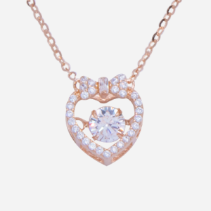 Juego de cadena con dije de plata con baño de oro rosado diseño de corazón con circón al centro