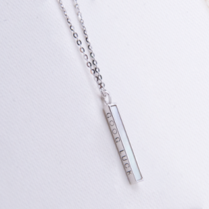 Juego de cadena de plata con dije de madre perla