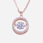 Juego de cadena con dije de plata con baño de oro rosado, diseño de circulo con circón central