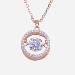 Juego de cadena con dije de plata con baño de oro rosado, diseño de circulo con circón central