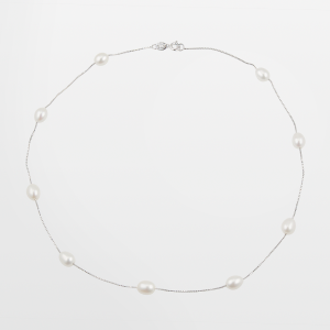 Collar con cadena de plata y perlas