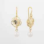 Arete diseño de flor con cristales y perla